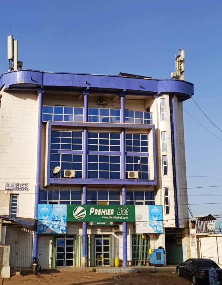 Appart Meuble Le Dakota Yaoundé Exterior photo